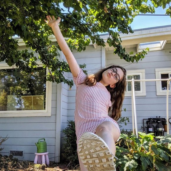 Meet your Posher, Lia - Picture 1 of 2